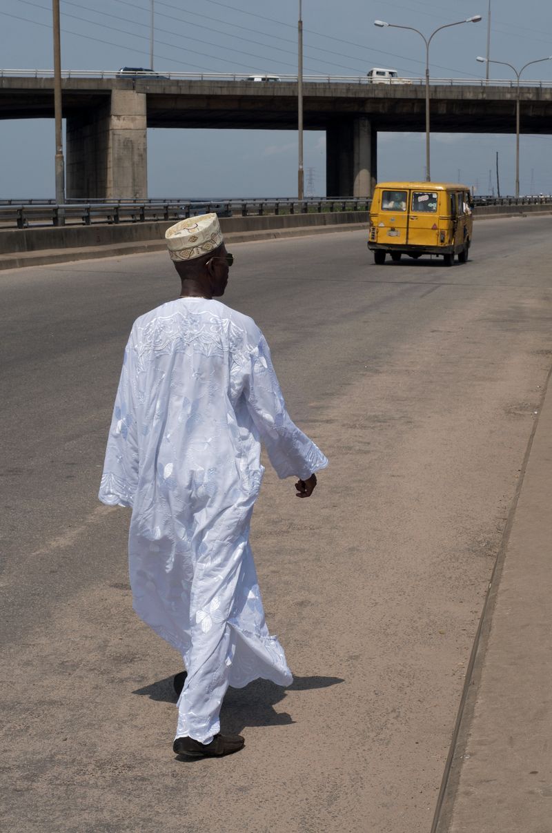 APAPA rate le bus et je m'en fous