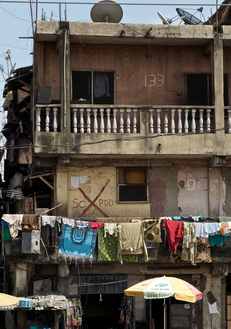 APAPA linge au balcon - Version 2